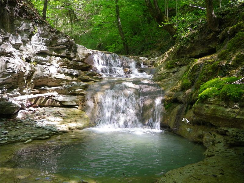 Водопады три сестры в мае